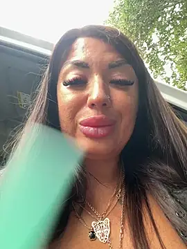 RuslanaXX stripchat live cam model