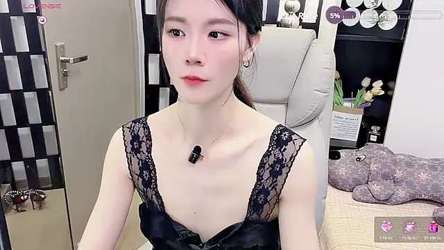 Yueyue-MM stripchat live cam model