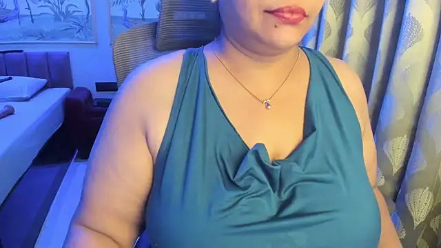 tarivishu11 stripchat live cam model