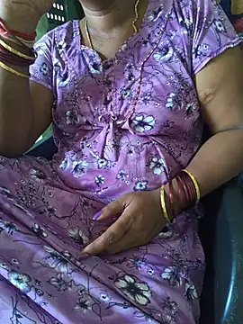 Tamilselviroja- stripchat live cam model