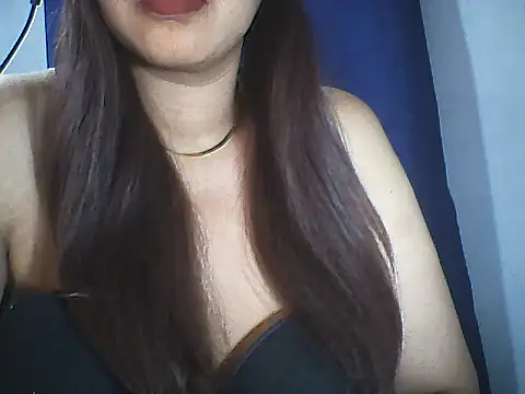 layanah12 stripchat live cam model