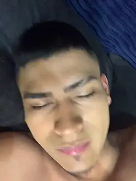 Emiliano_Reyes stripchat live cam model