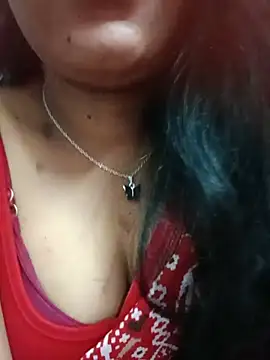 Rathi-priyaa stripchat live cam model