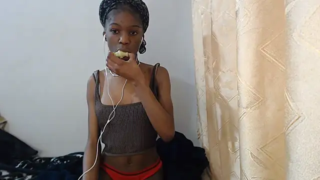 PetiteBarbie_05 stripchat live cam model