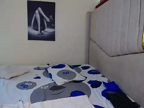 KittyKissess03 stripchat live cam model
