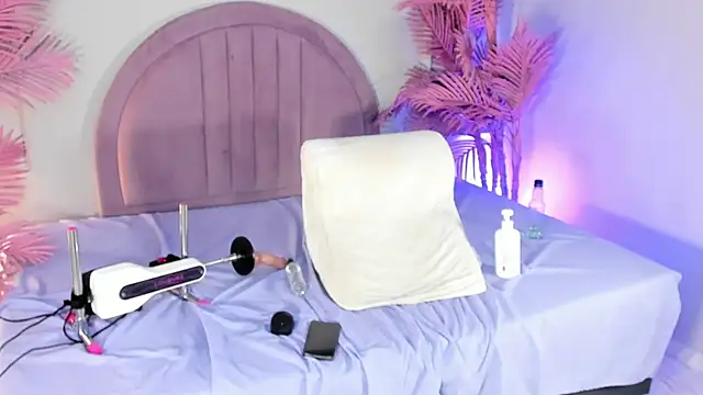 Corinabaker stripchat live cam model