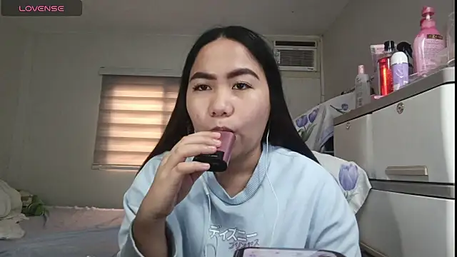 CandieHand stripchat live cam model
