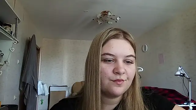 TypicalWoman stripchat live cam model