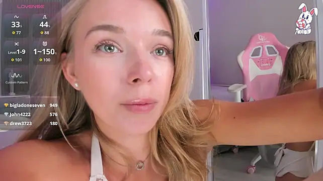 VirginChloe stripchat live cam model