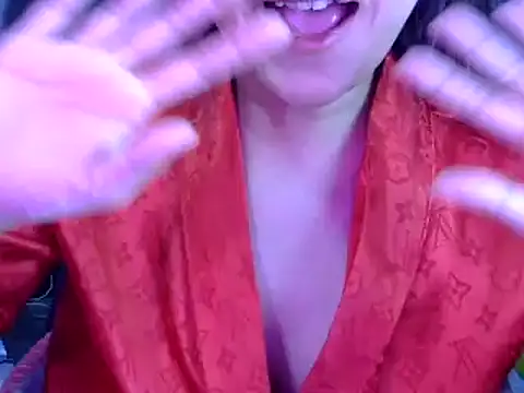 Bee_2k stripchat live cam model
