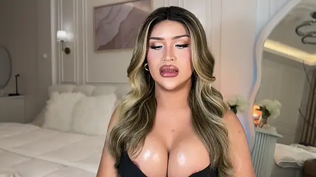 Your_Majesty_Tyra stripchat live cam model
