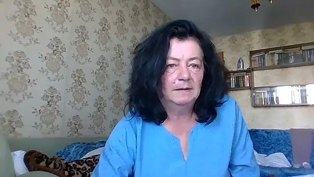 GypsiQueen2 stripchat live cam model