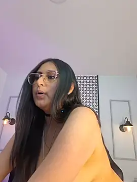 Amber_gold_ stripchat live cam model