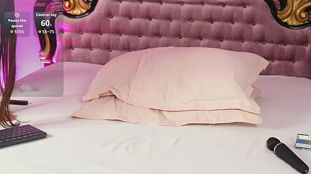 EllaWhiteX stripchat live cam model