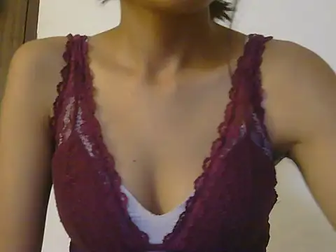 ruhina11 stripchat live cam model