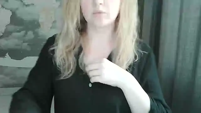 Zaliraa stripchat live cam model