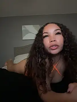 nikkiloveee stripchat live cam model