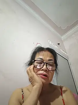 Hotestlove stripchat live cam model