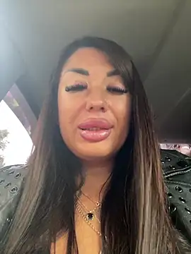 RuslanaXX stripchat live cam model