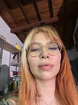 YunoRose_ stripchat live cam model