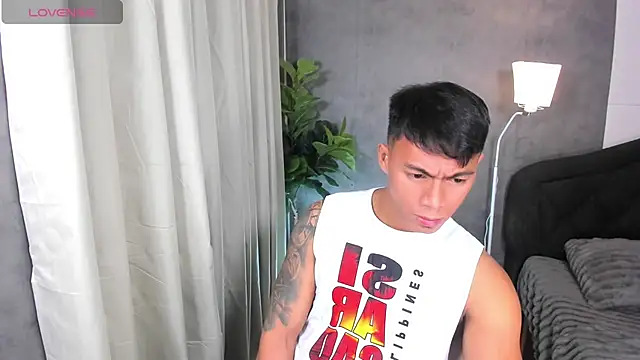 PinooyMilker stripchat live cam model