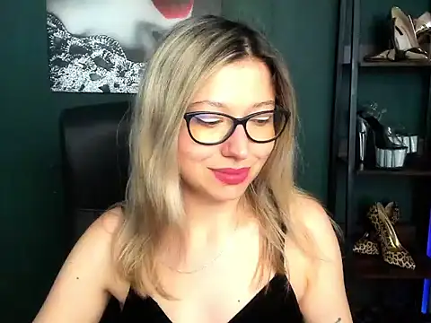 loveHeidi stripchat live cam model
