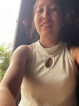 Huonglyna stripchat live cam model