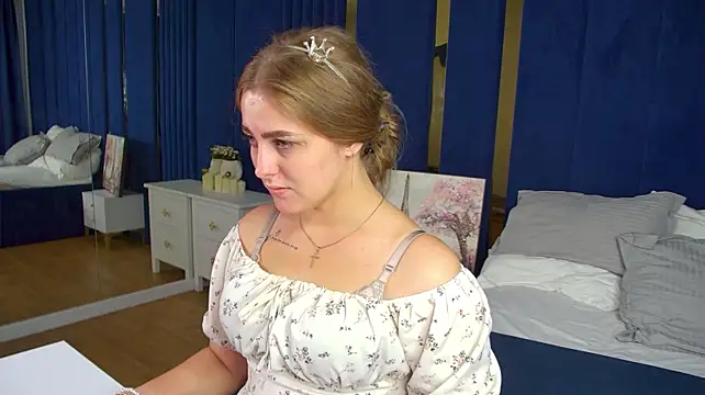 EllaBells stripchat live cam model