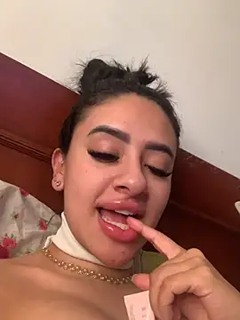 Sweet1_Treat stripchat live cam model