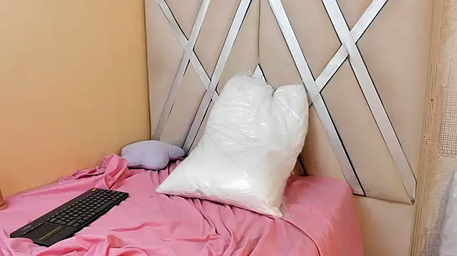 ellieblont stripchat live cam model