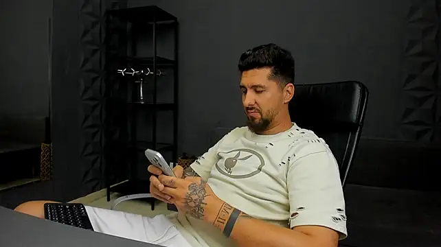 LoganStroud stripchat live cam model