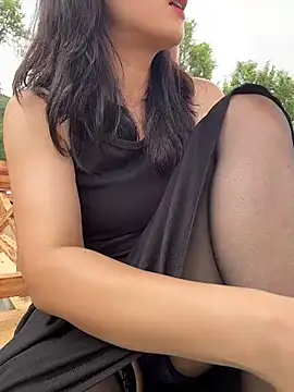 weiwei103 stripchat live cam model