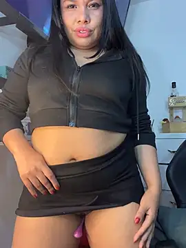 Rashell1_Queen stripchat live cam model