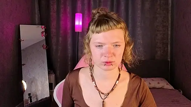 VioletDesiree stripchat live cam model