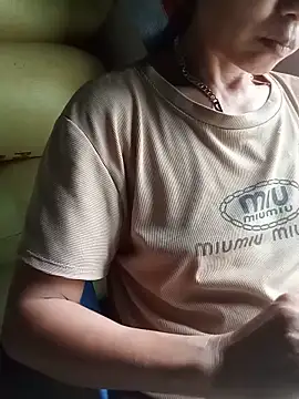 30yearr stripchat live cam model