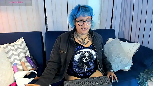 Blue_Cherry stripchat live cam model