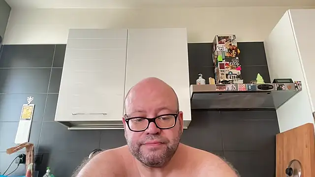 theitalianbear stripchat live cam model