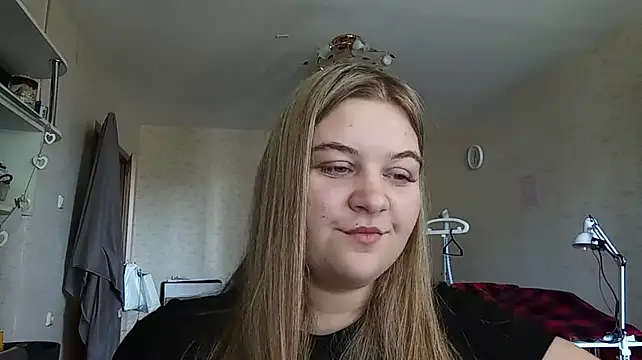 TypicalWoman stripchat live cam model