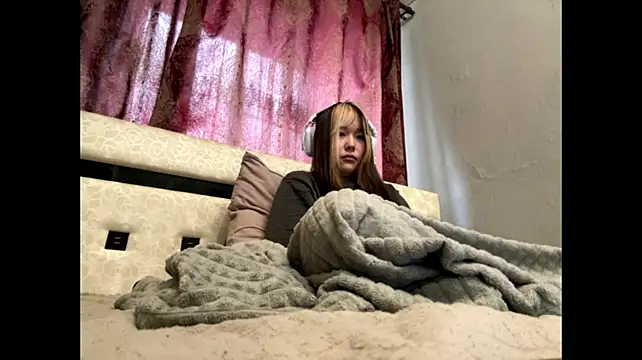 WillenaNecessary stripchat live cam model