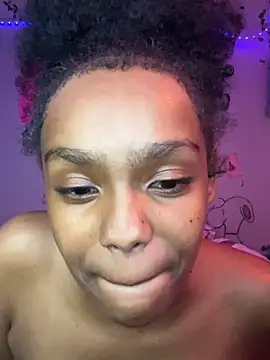 Aishadavis stripchat live cam model