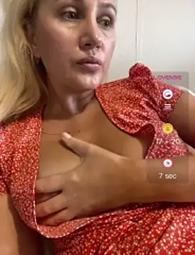 YourBlondee stripchat live cam model