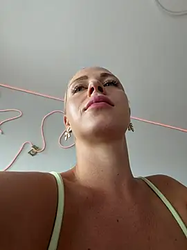 streetdoll stripchat live cam model