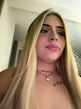 MiaWhitePink_ stripchat live cam model
