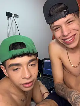 Yoskingg_moisest stripchat live cam model