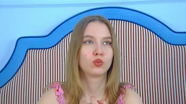 LiliLinn stripchat live cam model