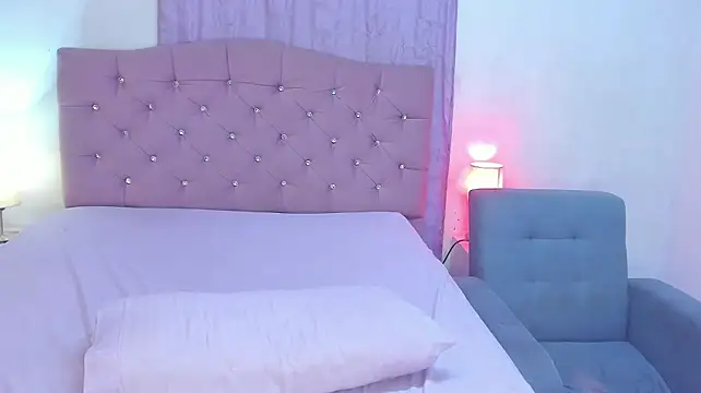 Latinabombsheell stripchat live cam model