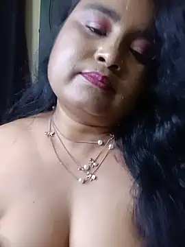 hornyriyanka stripchat live cam model