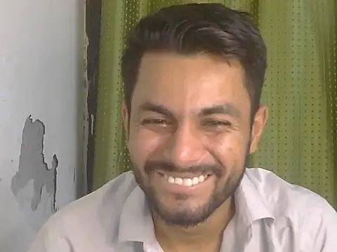 Stubborndesiboy stripchat live cam model