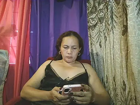 prettymomma24xx stripchat live cam model