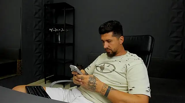 LoganStroud stripchat live cam model